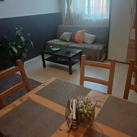 Center 2 Apartmán *